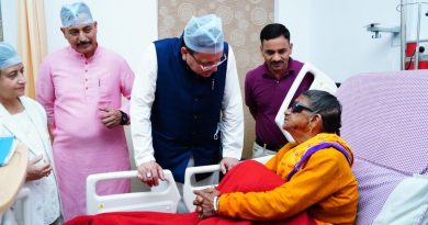 मुख्यमंत्री पुष्कर सिंह धामी ने एम्स ऋषिकेश में उत्तर प्रदेश के मुख्यमंत्री योगी आदित्य नाथ की माताजी का जाना हाल-चाल