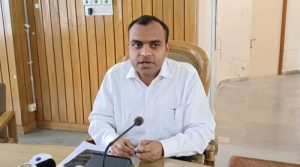 Tehri-Newly-appointed-District-Magistrate-Mayur-Dixit-took-charge-1-800x445