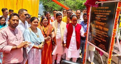 कैबिनेट मंत्री डॉ. धन सिंह रावत ने गंगा दर्शन के पास 13.55 लाख की लागत से बनने वाले वंदे मातरम् पार्क का शिलान्यास किया