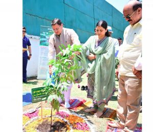 cm-dhami-with-wife