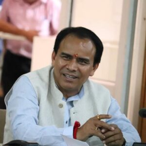 Minister-Dr.-Rawat