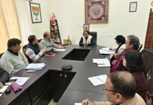 dhan-singh-rawat-in-meeting
