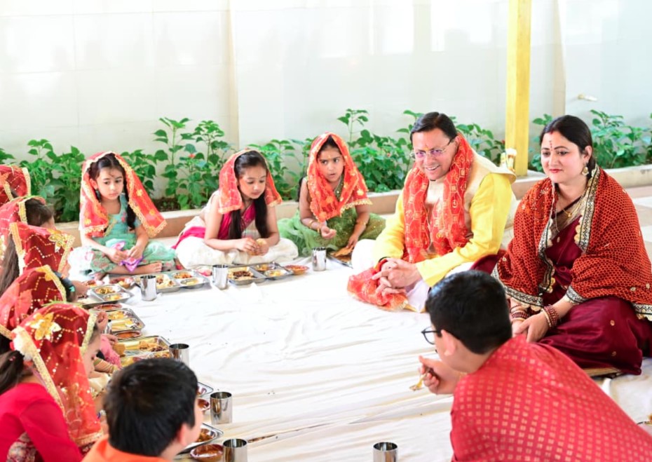 cm-dhami-and-wife