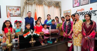 मुख्यमंत्री धामी ने सपरिवार मनाया लोकपर्व फूलदेई, प्रदेशवासियों को दी शुभकामनाएं