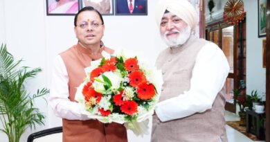 मुख्यमंत्री धामी से गुरुद्वारा श्री हेमकुंट साहिब प्रबंधन ट्रस्ट के अध्यक्ष नरेंद्र जीत सिंह बिंद्रा ने भेंट की।