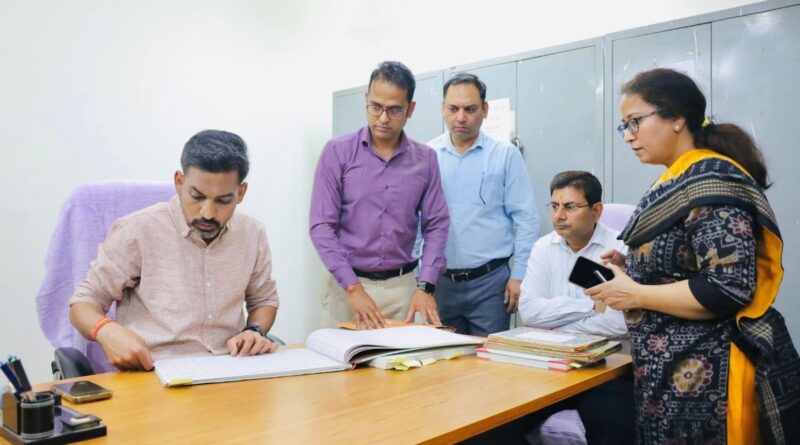देहरादून को मिला नया नेतृत्वः डॉ. आशीष चौहान ने संभाली जिलाधिकारी की कमान