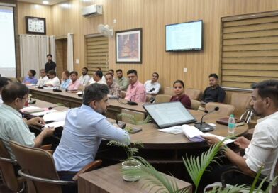 गंगा स्वच्छता पर डीएम सख्त: धरातल पर दिखें नतीजे, सिर्फ प्रजेंटेशन नहीं