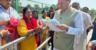 लोहियाहेड हेलीपैड पर CM धामी ने सुनी जनता की समस्याएं, अधिकारियों को दिए त्वरित समाधान के निर्देश