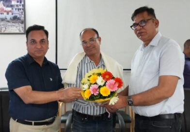 सूचना विभाग के सहायक निदेशक ललिता प्रसाद भट्ट सेवानिवृत्त, भावभीनी विदाई दी गई