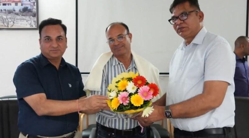सूचना विभाग के सहायक निदेशक ललिता प्रसाद भट्ट सेवानिवृत्त, भावभीनी विदाई दी गई