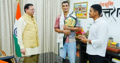 मुख्यमंत्री पुष्कर सिंह धामी से एमएफएन लाइटवेट विश्व चैम्पियन दिगंबर सिंह रावत ने की शिष्टाचार भेंट