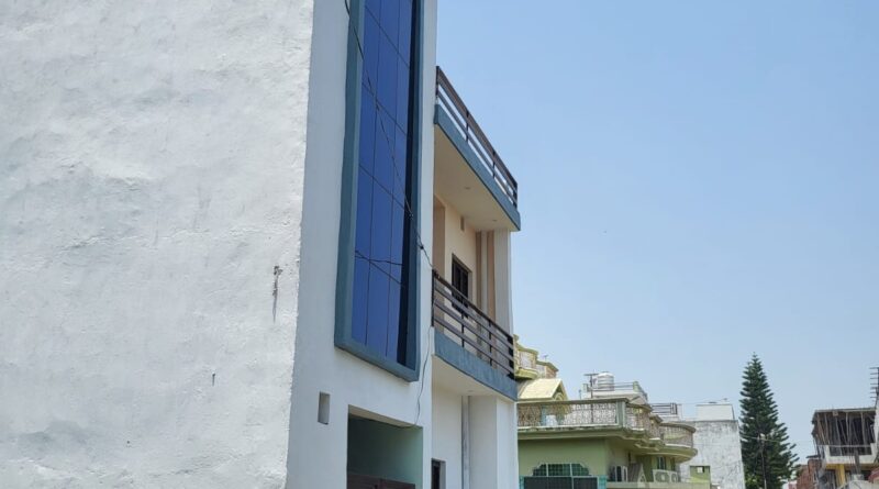 अवैध निर्माणों पर एमडीडीए का बड़ा प्रहार, जीएमएस रोड और शिमला रोड के दो निर्माण सील