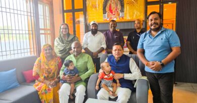 मुख्यमंत्री धामी ने विधायक अरविंद पांडेय के आवास पहुंचकर परिजनों से की भेंट