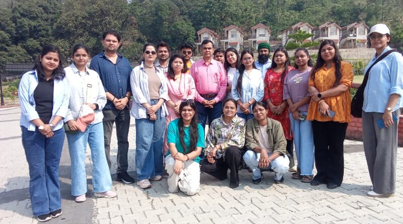 लेखक गांव बना अनुभवात्मक शिक्षा का केंद्र: लखनऊ विश्वविद्यालय के एम.एड विद्यार्थियों ने जाना भारतीय ज्ञान परंपरा का महत्व