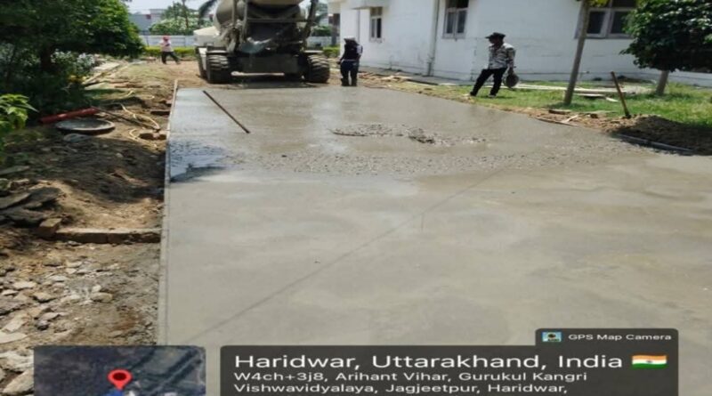 चारधाम यात्रा एवं आगामी कांवड़ यात्रा के दृष्टिगत सिवरेज के लिए खोदी गई सड़कों को त्वरित गति से ठीक करने के लिए दिन- रात किया जा रहा है निमार्ण कार्य
