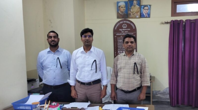 उत्तरांचल पावर इंजिनीयर्स एसोसिएशन ने काली पट्टी बांधकर किया आज कार्य