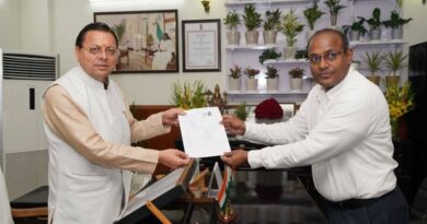 CM धामी को सौंपा गया गणना फॉर्म, प्रदेशभर में शुरू हुआ मतदाता सत्यापन अभियान