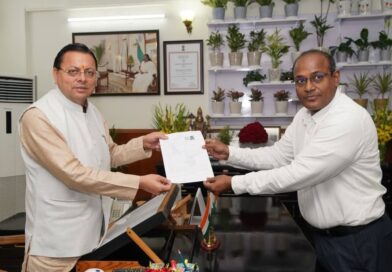 CM धामी को सौंपा गया गणना फॉर्म, प्रदेशभर में शुरू हुआ मतदाता सत्यापन अभियान