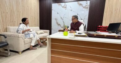 चंबा ब्लॉक प्रमुख सुमन सजवाण ने पंचायतीराज सचिव पराग मधुकर धकाते से मुलाकात की