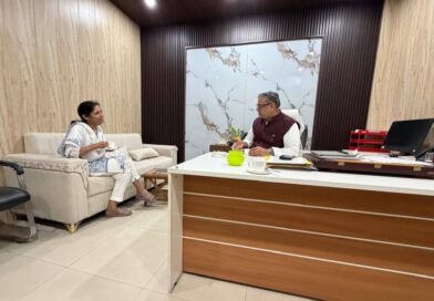 चंबा ब्लॉक प्रमुख सुमन सजवाण ने पंचायतीराज सचिव पराग मधुकर धकाते से मुलाकात की