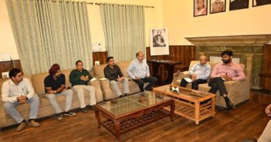 आगामी कांवड़ मेले को सुव्यवस्थित एवं सुरक्षित ढंग से सम्पन्न कराने हेतु गढ़वाल कमिश्नर आनन्द स्वरूप ने तैयारियों को लेकर संबंधित अधिकारियों के साथ की समीक्षा बैठक