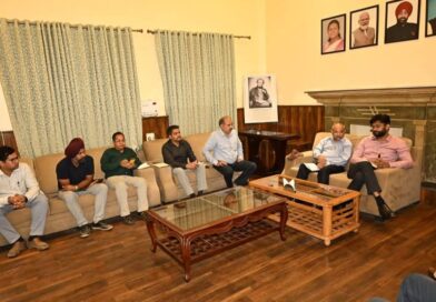 आगामी कांवड़ मेले को सुव्यवस्थित एवं सुरक्षित ढंग से सम्पन्न कराने हेतु गढ़वाल कमिश्नर आनन्द स्वरूप ने तैयारियों को लेकर संबंधित अधिकारियों के साथ की समीक्षा बैठक