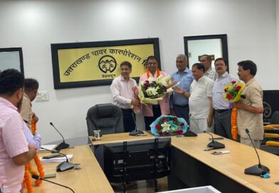 ऊर्जा निगम के अधीक्षण अभियंता युद्धवीर तोमर ने MD, UPCL पी सी. ध्यानी से मुलाक़ात की