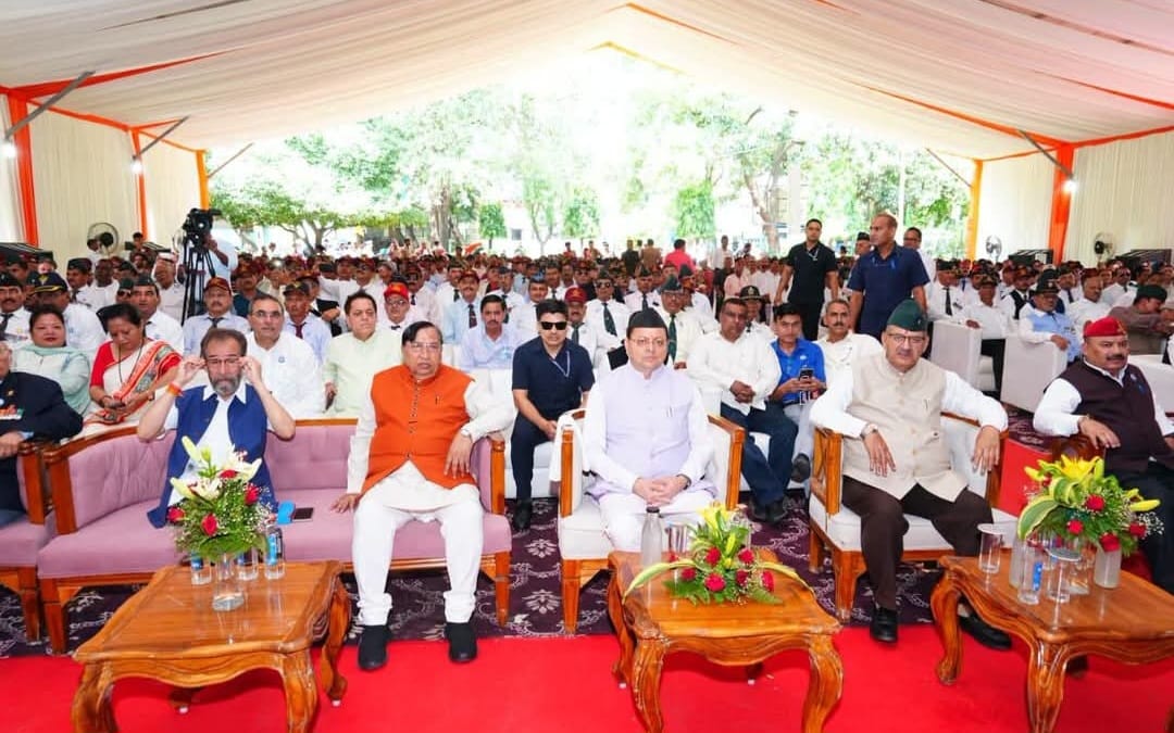 सीएम धामी ने देहरादून में सुनी पीएम मोदी की मन की बात