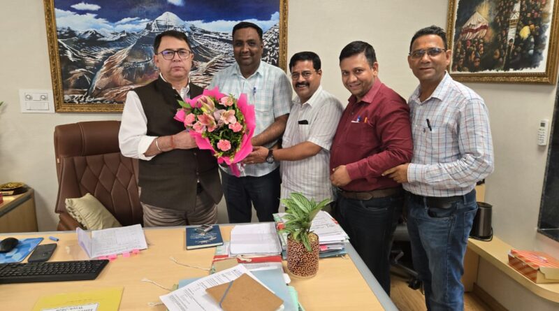 उत्तराखंड डिप्लोमा इंजीनियर्स संघ, पेयजल निगम के अध्यक्ष अजय बैलवाल के नेतृत्व में संघ ने वित्त सचिव रणवीर चौहान से मुलाक़ात की