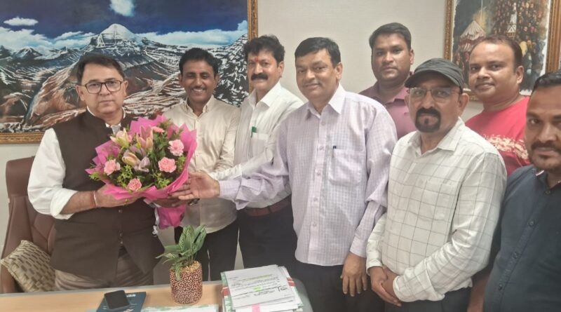 राज्य निगम कर्मचारी महासंघ ने प्रदेश अध्यक्ष सूर्य प्रकाश राणाकोटी के नेतृत्व में वित्त सचिव रणवीर सिंह चौहान से मुलाक़ात की