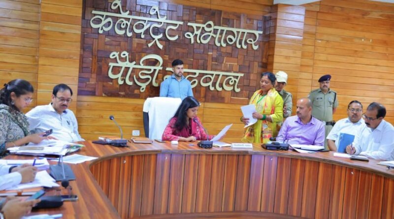 जनता मिलन कार्यक्रम में डीएम ने सुनीं जनशिकायतें, अधिकांश मामलों का मौके पर हुआ समाधान