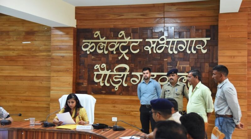 जनता मिलन में 21 शिकायतों पर डीएम सख्त, समयबद्ध एवं संतोषजनक निस्तारण के दिए निर्देश