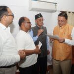निगम-निकायों के दैनिक, संविदा व उपनल कार्मिकों के नियमितीकरण समेत दस सूत्रीय मांगों पर सीएम धामी से मिला महासंघ