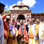 बदरीनाथ धाम पहुंचे सीएम धामी, पूजा-अर्चना कर लिया मास्टर प्लान का जायजा